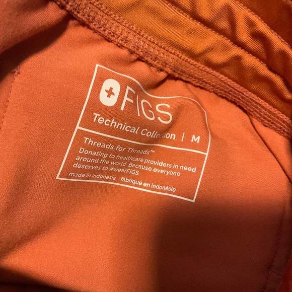 Figs Rust Color Scrub Set-Size Medium - Picture 4 of 4